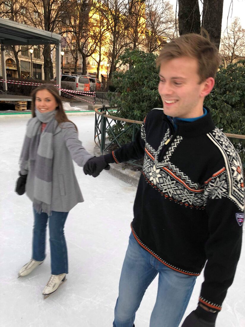 Julie og Sivert på skøyter